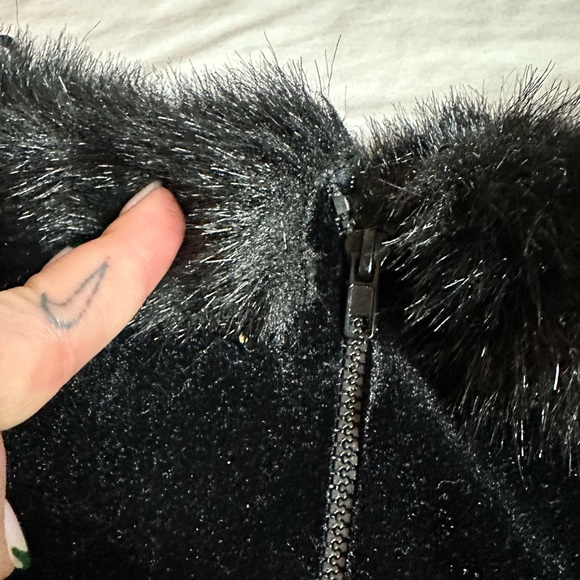 Vintage Velvet Corset Top Off the shoulder with fur - Picture 3 of 4